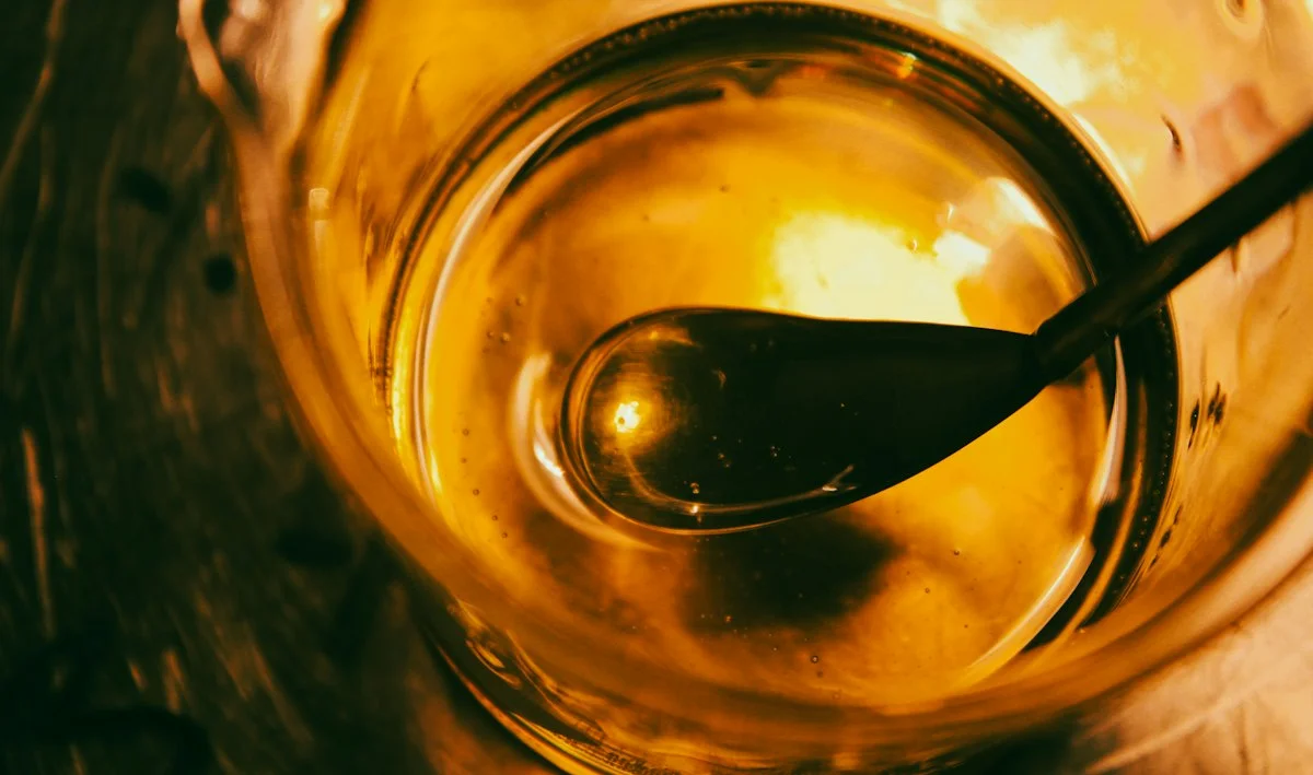 How to Stir a Cocktail Properly: Bar Spoon Technique, Timing, and Common Mistakes