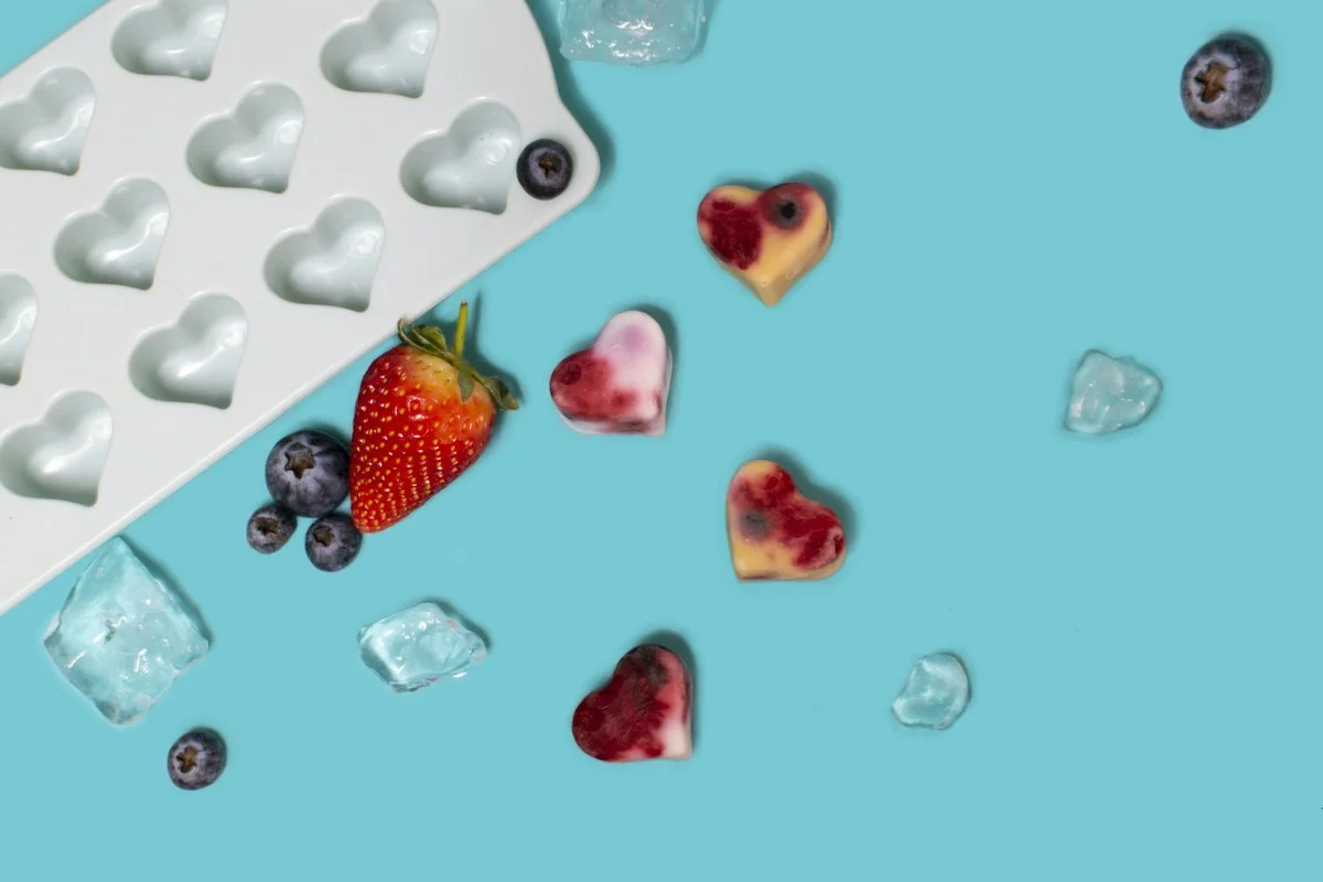 Best Ice Cube Trays for Cocktails in 2026: Silicone vs Plastic vs Metal