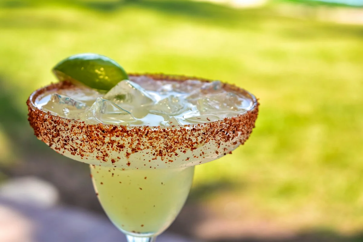 How to Make Frozen Cocktails Without a Blender: Easy Freezer and Shake Methods