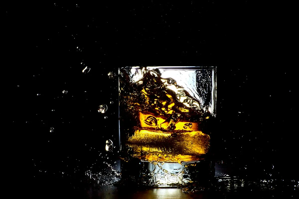 Why Does Ice Crack in a Cocktail? How to Stop Splintering and Loud Cracking