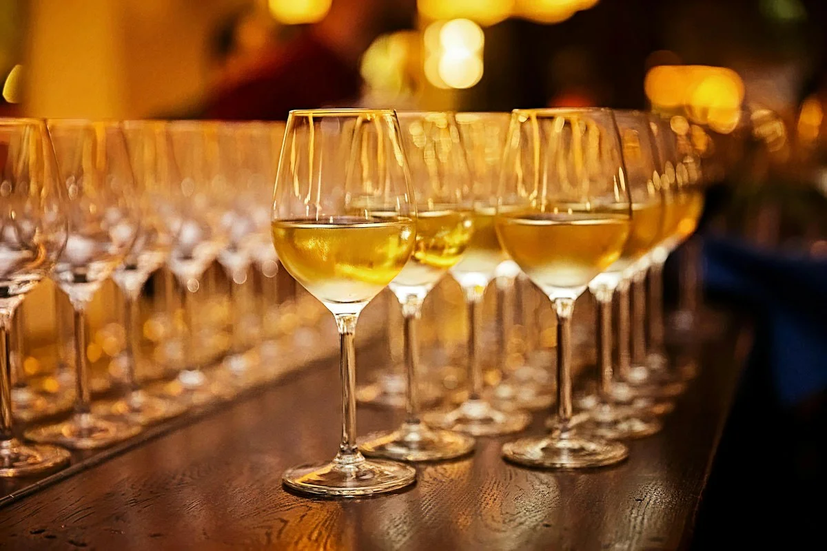 Ice Wine Substitute: What to Use in Cocktails, Dessert Drinks, and Dinner Pairings
