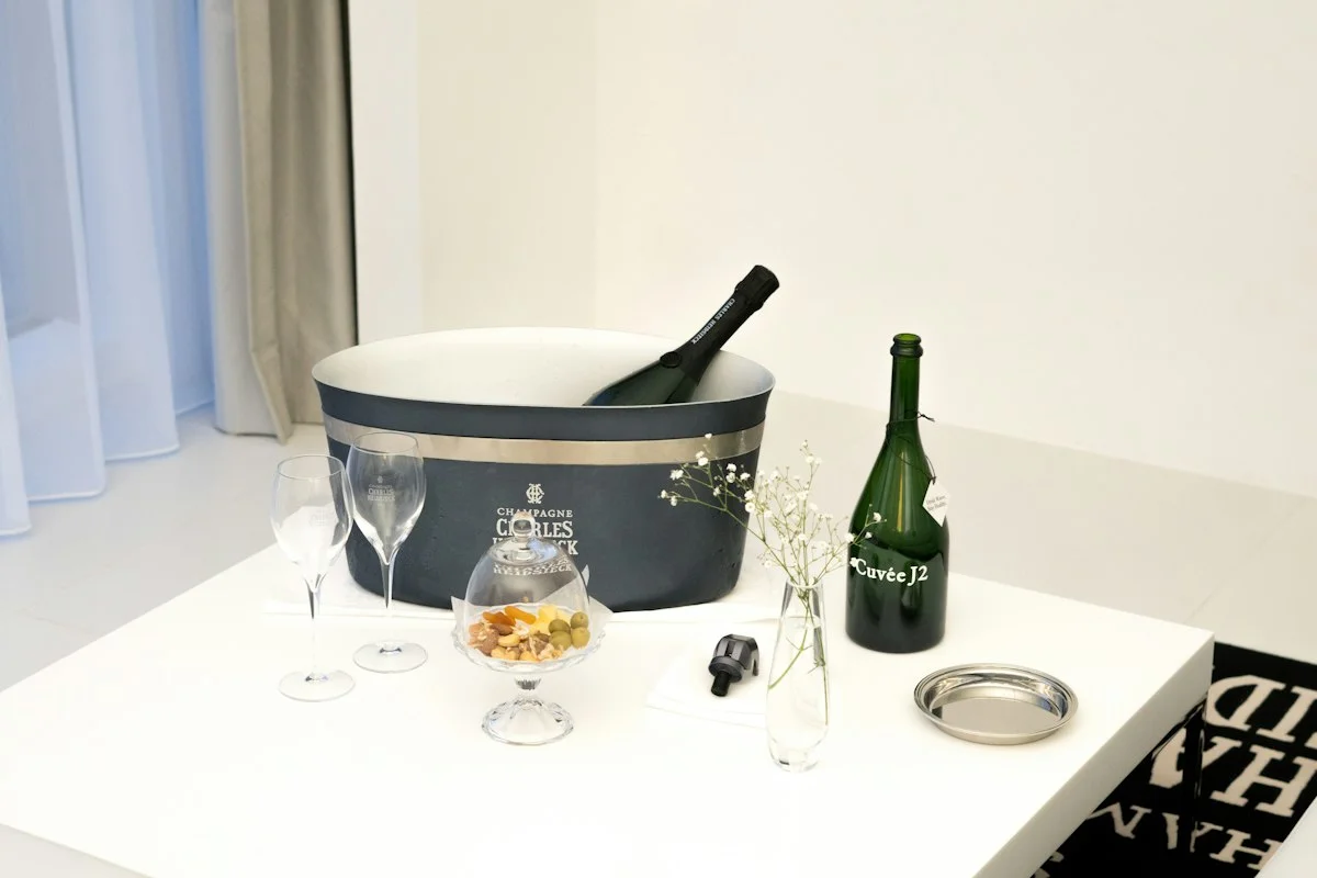 How to Keep an Ice Bucket From Sweating at a Party