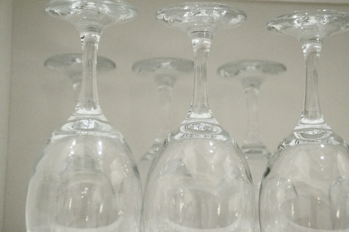How Many Glasses Do You Need for a Home Bar? A Practical Starter Set